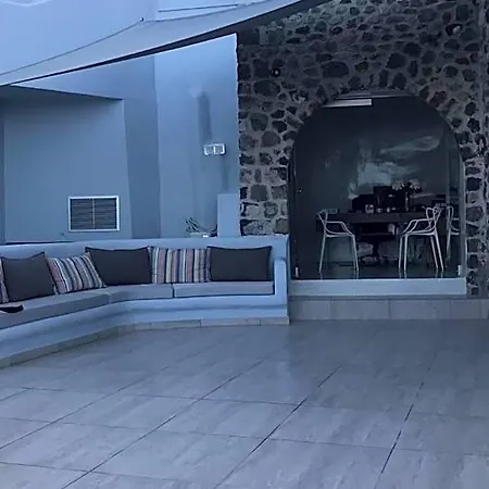 Pearl On The Cliff & Hotel Imerovigli (Santorini)