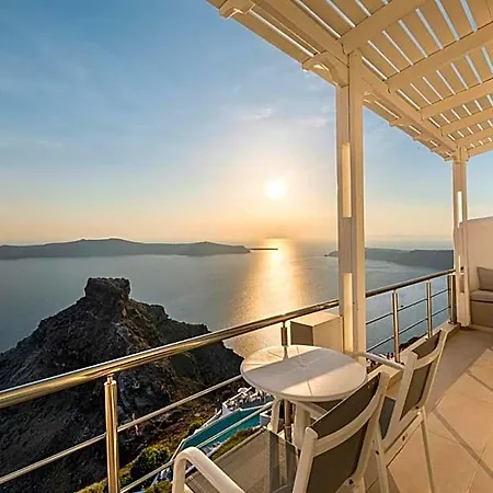 Pearl On The Cliff & Hotel