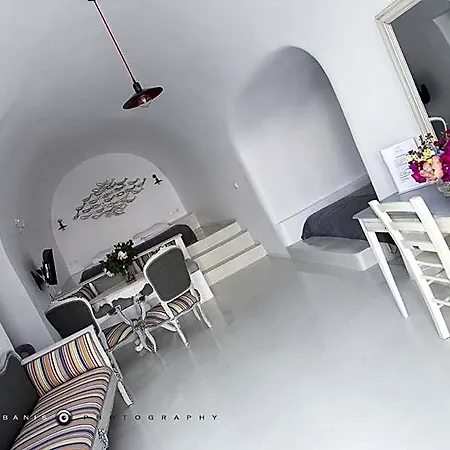 Pearl On The Cliff & 3* Imerovigli (Santorini)