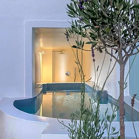 Pearl On The Cliff & Hotel Imerovigli (Santorini)